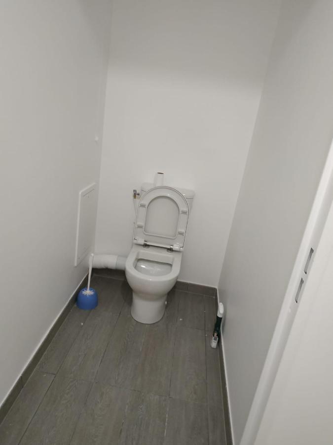 Chambre Privee Dans Un Nouvel Appartement Partage Pres De Paris Avec Parking Gratuit Chevilly-Larue Buitenkant foto