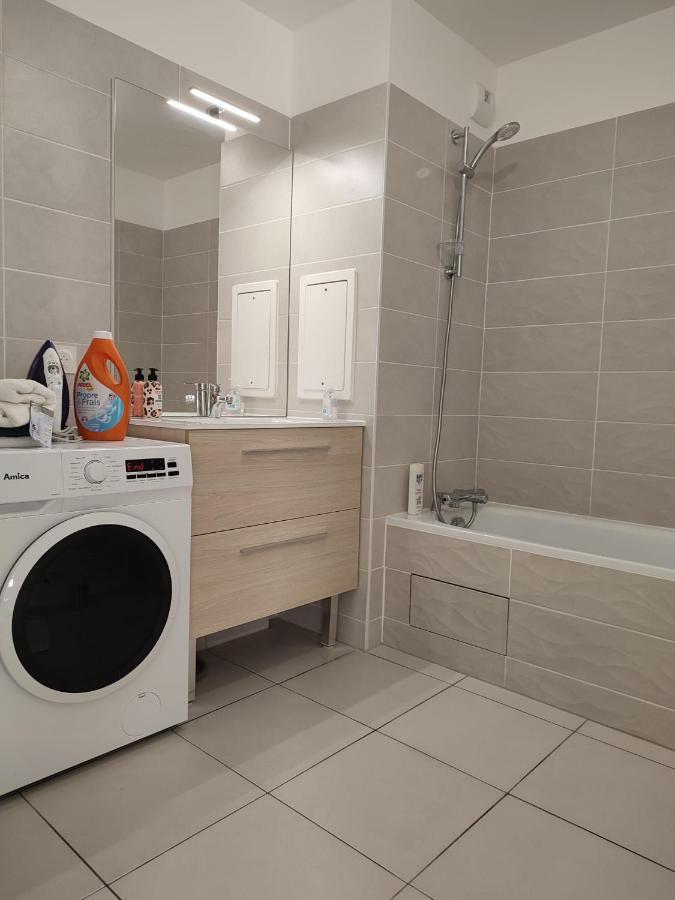 Chambre Privee Dans Un Nouvel Appartement Partage Pres De Paris Avec Parking Gratuit Chevilly-Larue Buitenkant foto
